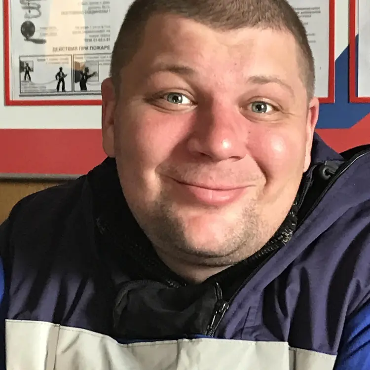 Я Олег, 36, знакомлюсь для виртуального секса в Ноябрьске