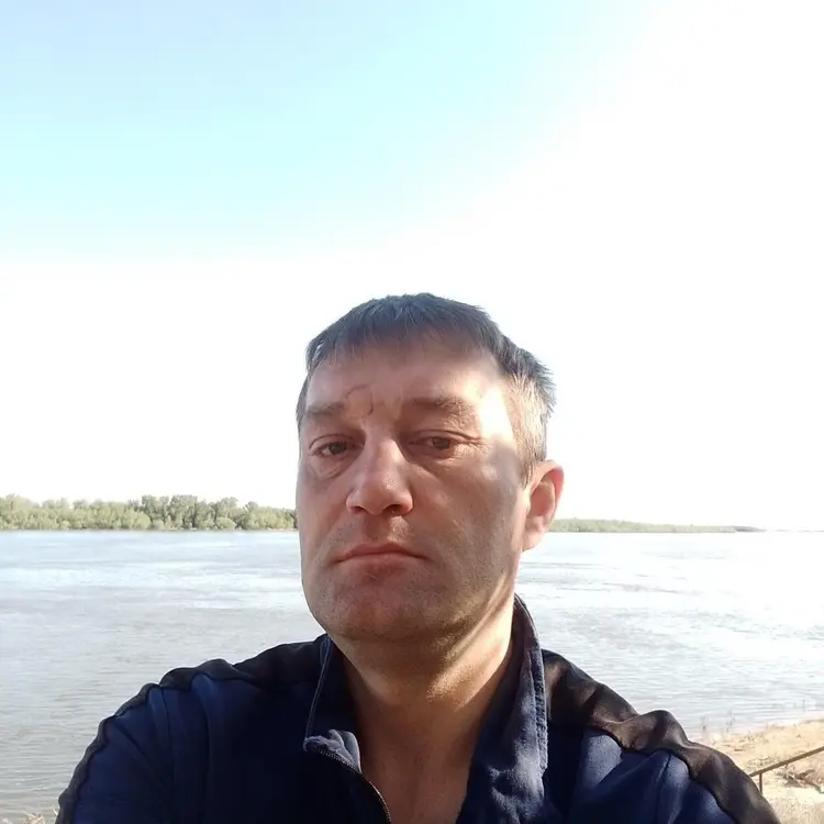 Я Дмитрий, 42, из Первоуральска, ищу знакомство для секса на одну ночь