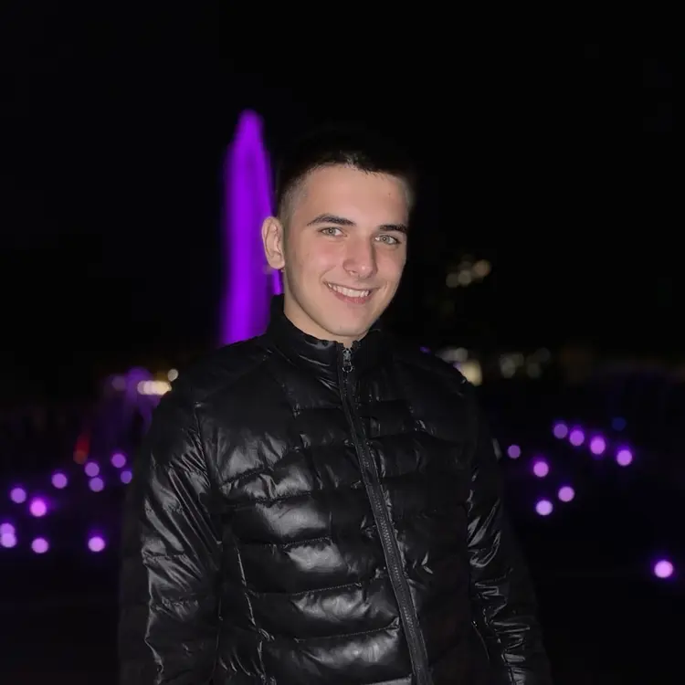 Я Александр, 21, из Ростова-на-Дону, ищу знакомство для регулярного секса
