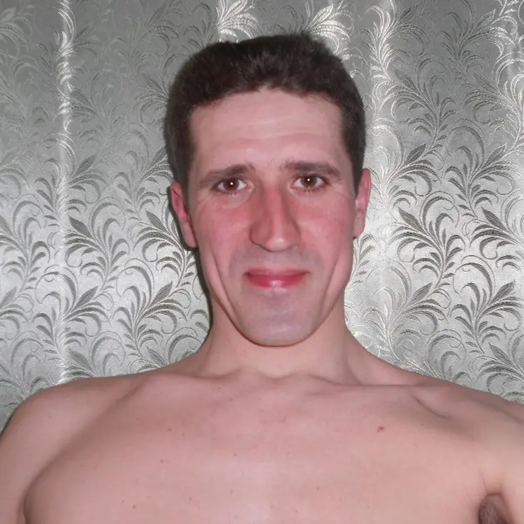 Я Максим, 40, знакомлюсь для регулярного секса в Зернограде