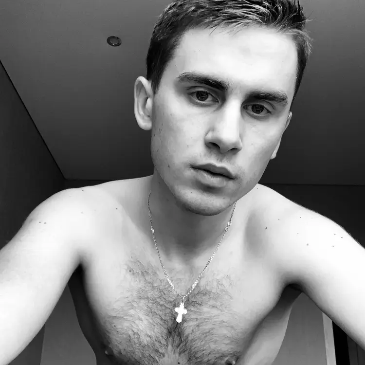 Я Влад, 22, из Ростова-на-Дону, ищу знакомство для регулярного секса