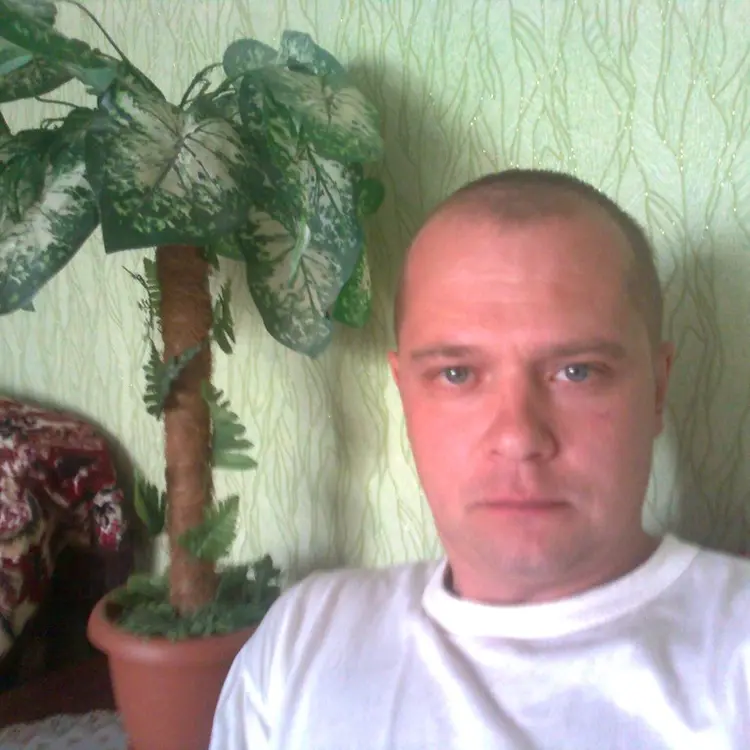 Дмитрий из Лисичанска, мне 44, познакомлюсь для секса на одну ночь