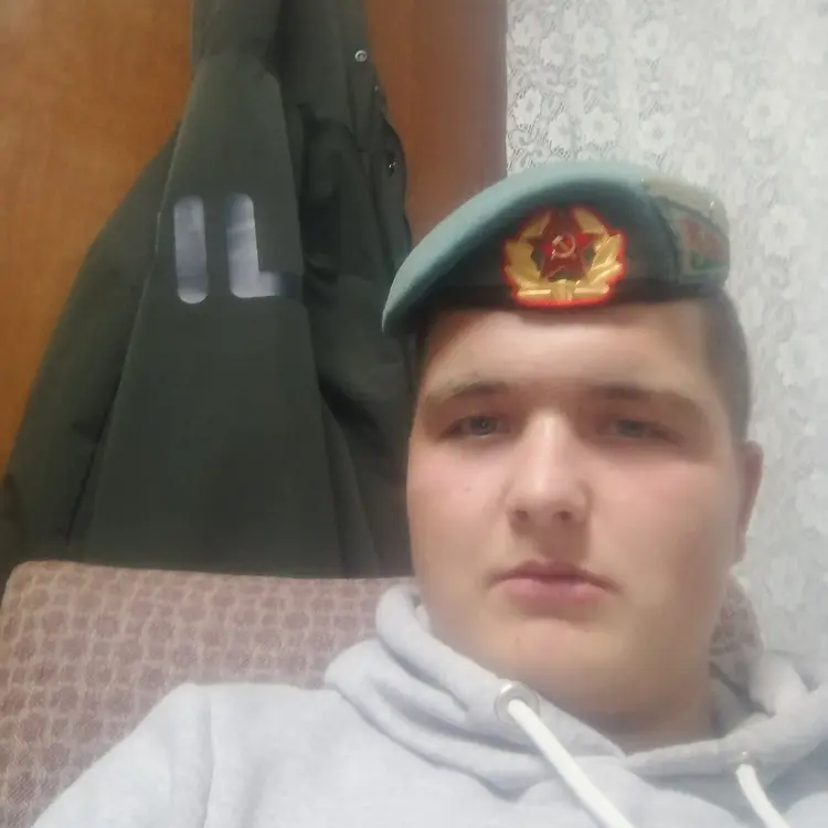 Я Кирилл, 20, из Пружанов, ищу знакомство для приятного времяпровождения