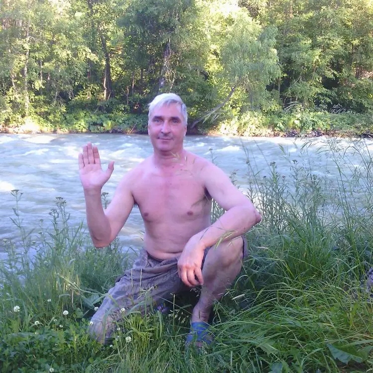 Андрей из Невинномысска, мне 52, познакомлюсь для регулярного секса