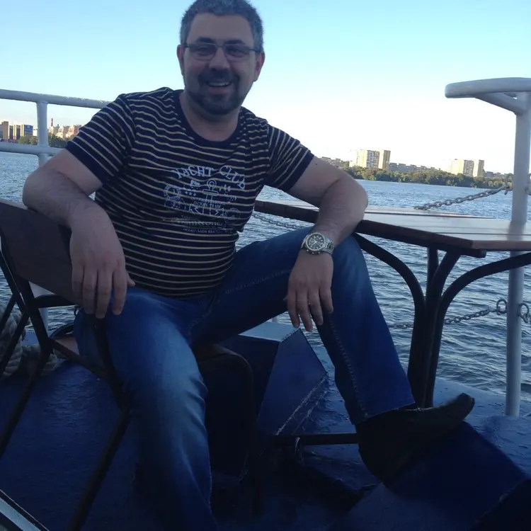 Геннадий из Никополя, мне 44, познакомлюсь для приятного времяпровождения