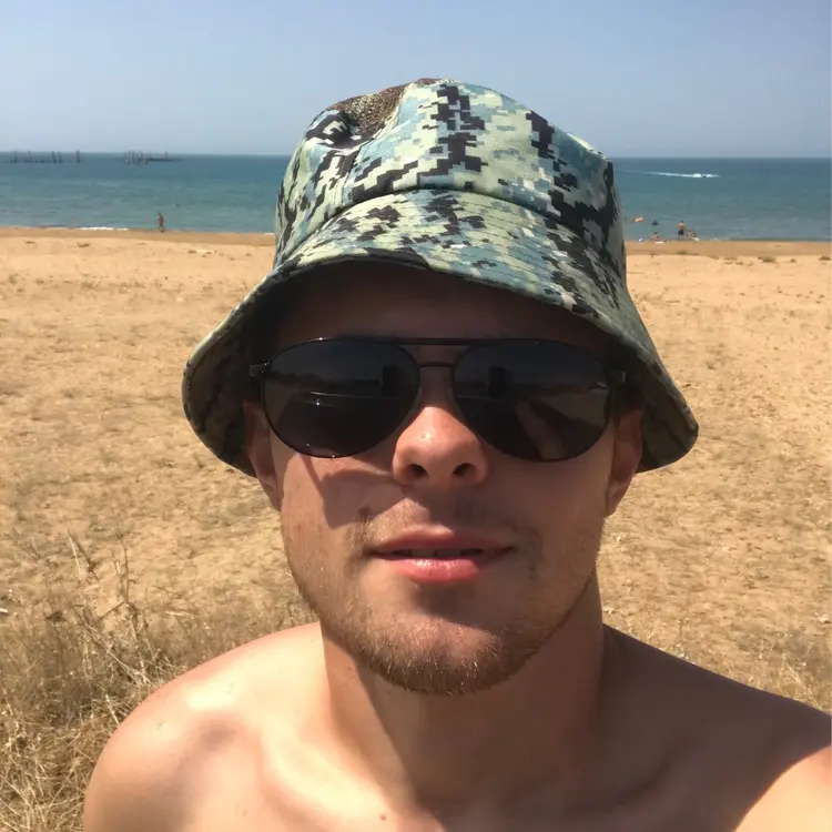 Я Дмитрий, 22, из Кизляра, ищу знакомство для виртуального секса
