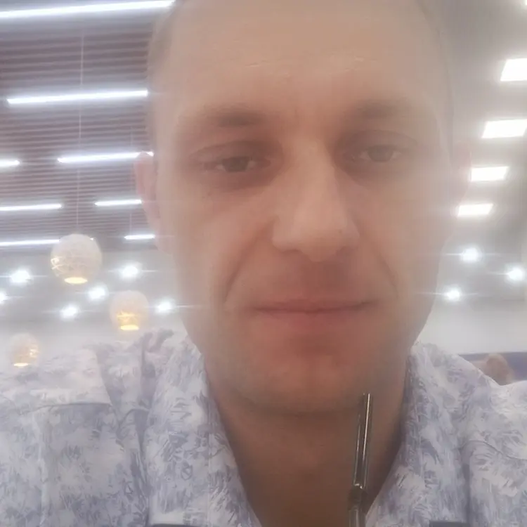 Я Олег, 39, знакомлюсь для приятного времяпровождения в Уссурийске