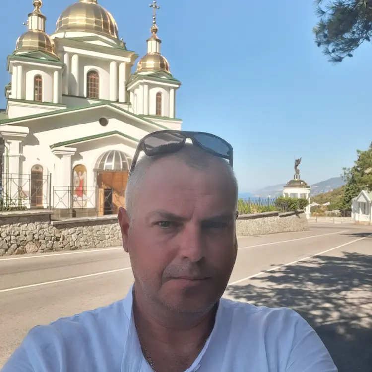 Я Анатолий, 49, из Ялты, ищу знакомство для регулярного секса