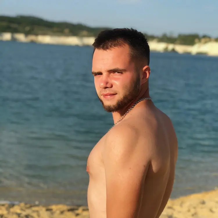 Артём из Донецка, ищу на сайте секс на одну ночь