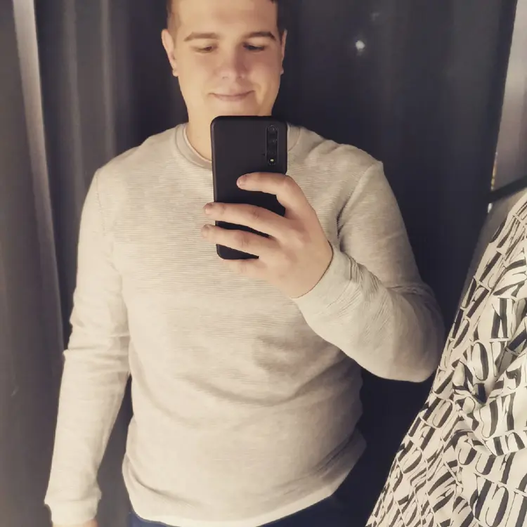 Я Саша, 24, из Челябинска, ищу знакомство для регулярного секса