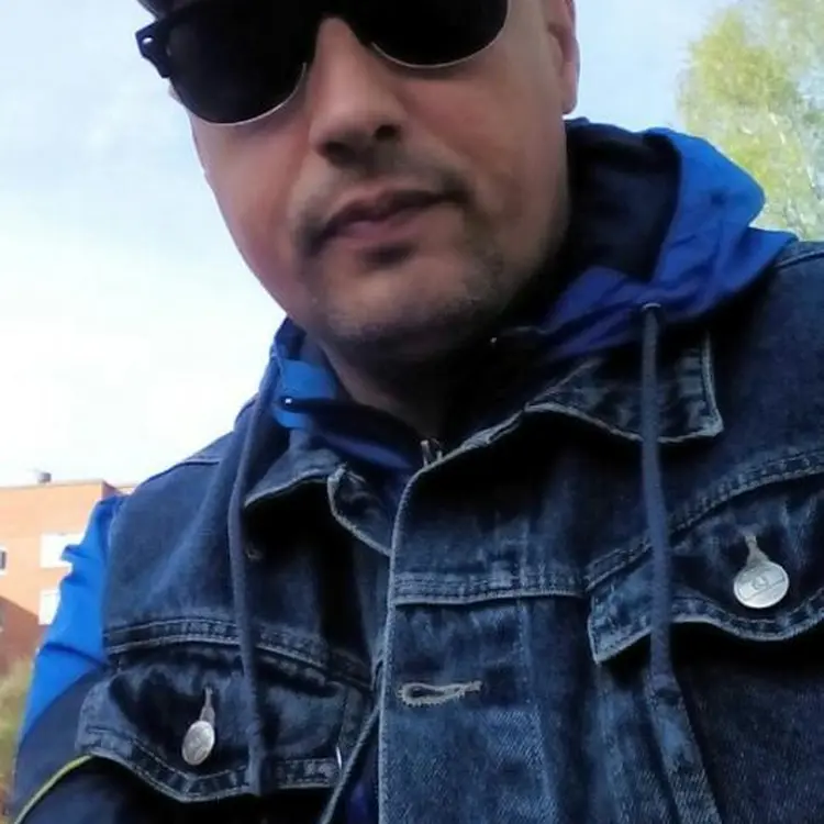 Я Сергей, 40, знакомлюсь для общения в Кронштадте