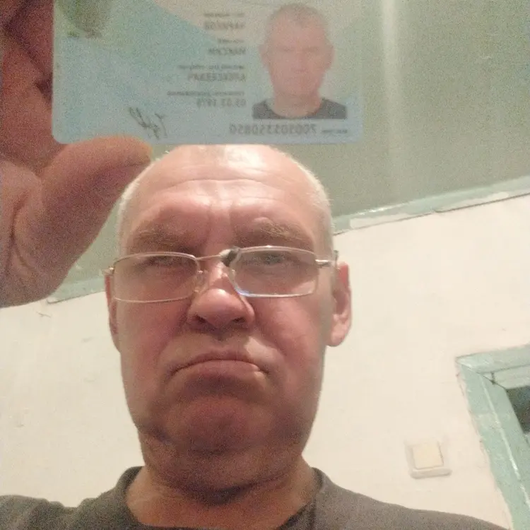 Максим из Алматы, мне 54, познакомлюсь для секса на одну ночь