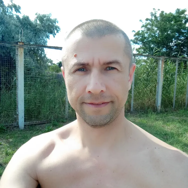 Сергей из Полтавы, мне 44, познакомлюсь для регулярного секса