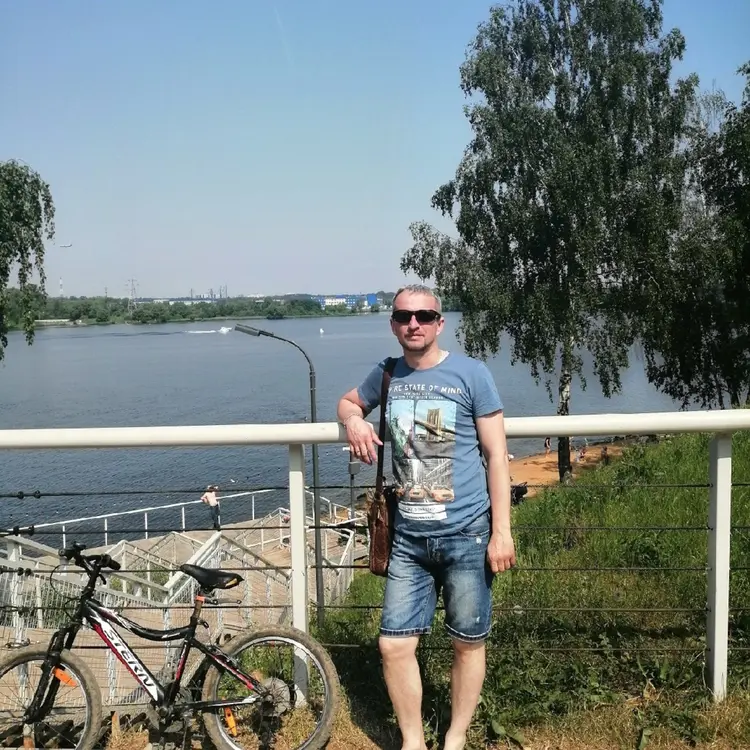 Дмитрий из Волковыска, мне 43, познакомлюсь для приятного времяпровождения