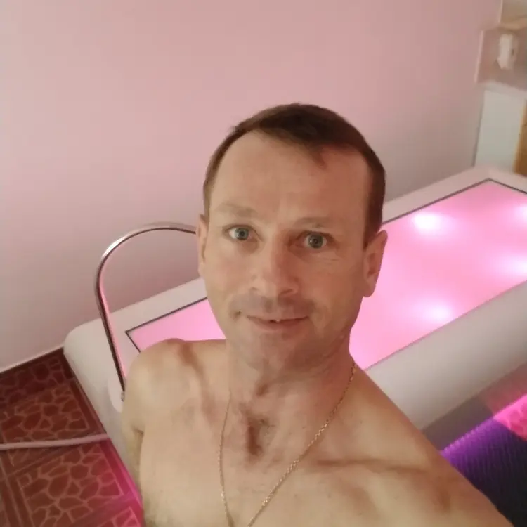 Я Валерий, 46, из Светлогорска, ищу знакомство для приятного времяпровождения