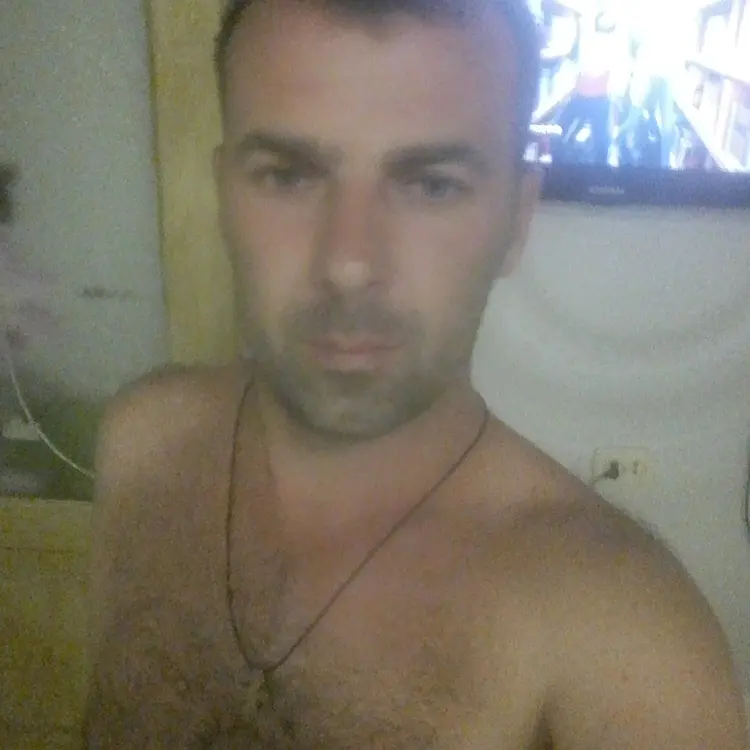 Алекс из Арсеньева, мне 41, познакомлюсь для секса на одну ночь