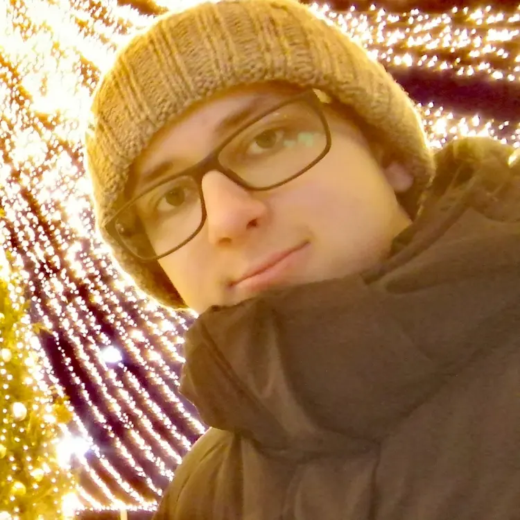Я Алексей, 18, из Уссурийска, ищу знакомство для приятного времяпровождения