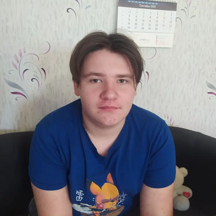 Денис из Донецка, мне 19, познакомлюсь для секса на одну ночь