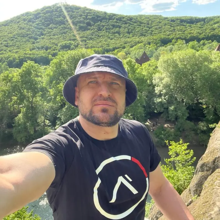 Я Виктор, 45, из Пятигорска, ищу знакомство для совместных путешествий