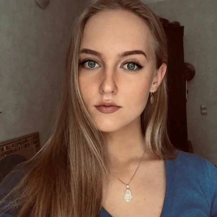 Софи из Воронежа, ищу на сайте секс на одну ночь