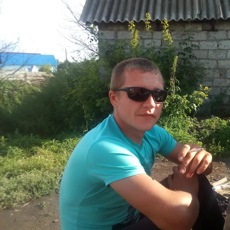 Я Серёга, 35, из Краснотурьинска, ищу знакомство для секса на одну ночь