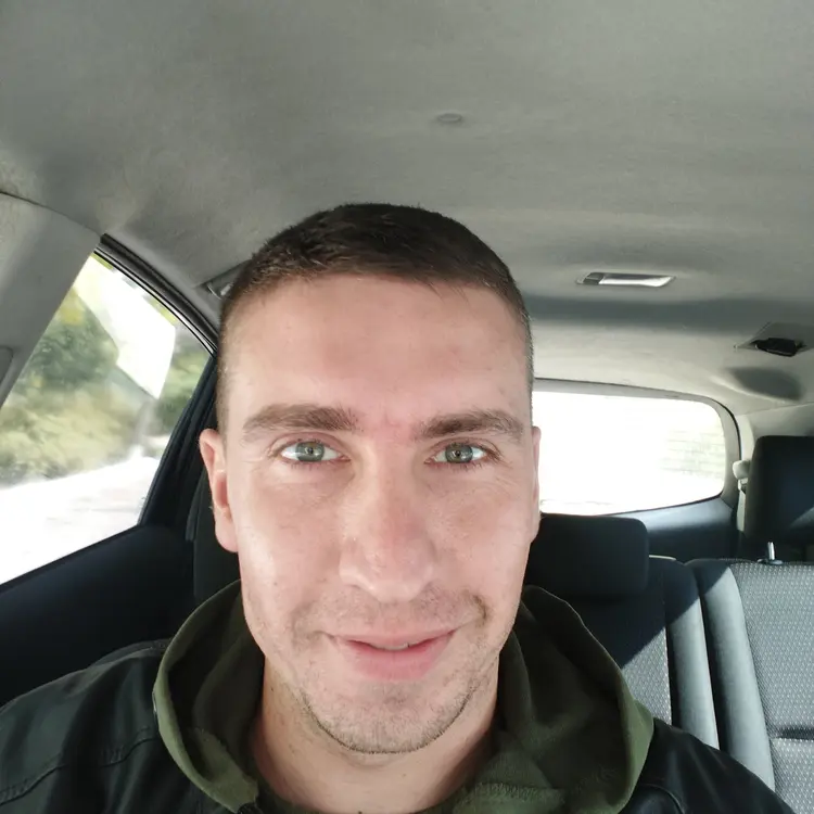 Я Кирилл, 31, из Бобринца, ищу знакомство для регулярного секса