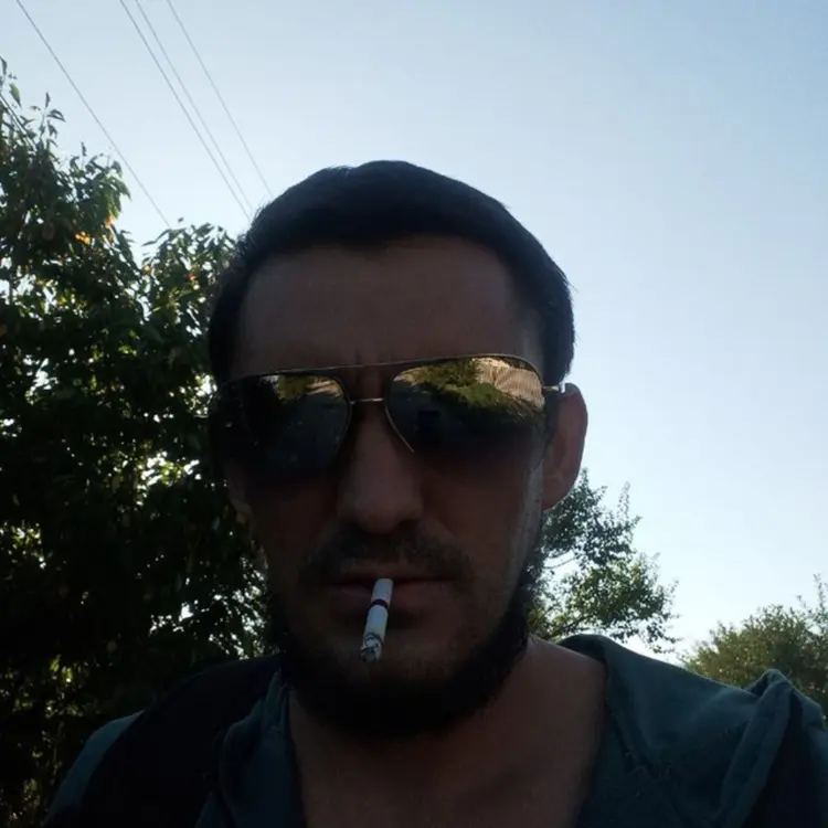 Я Михаил, 30, знакомлюсь для виртуального секса в Донецке