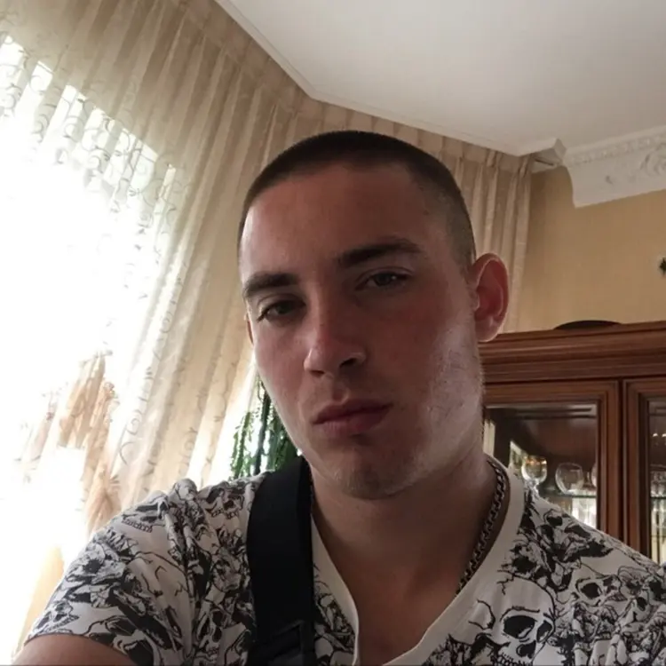 Я Александр, 28, из Киева, ищу знакомство для регулярного секса