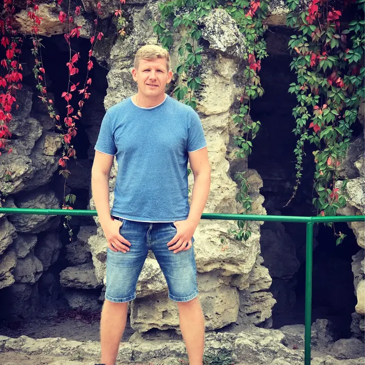 Я Дмитрий, 37, знакомлюсь для секса на одну ночь в Харькове