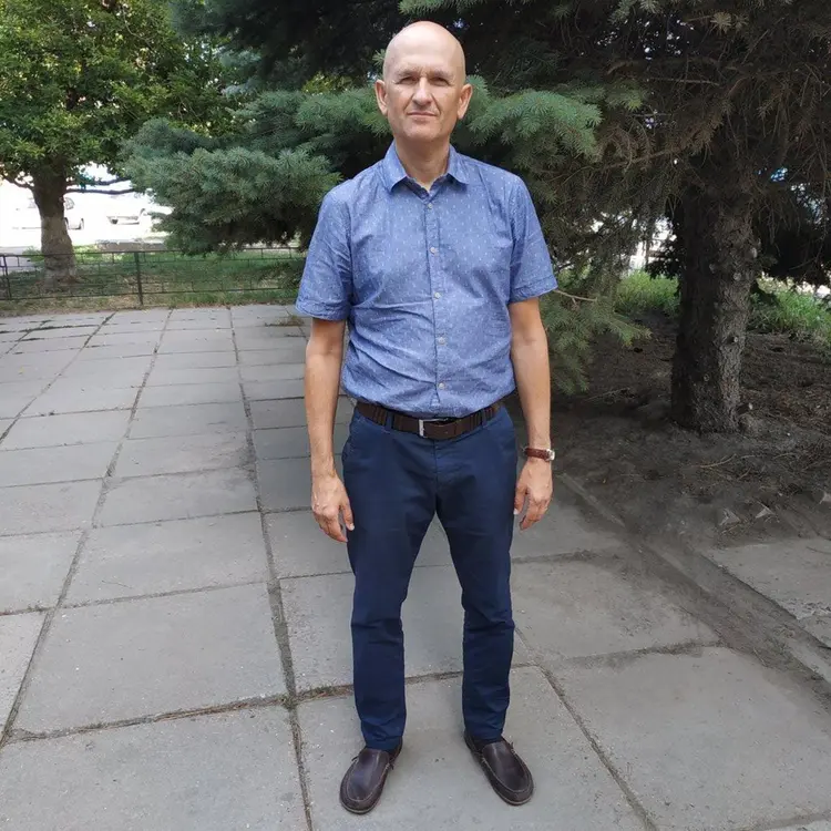 Роман из Луганска, ищу на сайте приятное времяпровождение