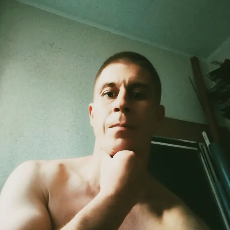 Я Леонид, 38, знакомлюсь для регулярного секса в Холмске