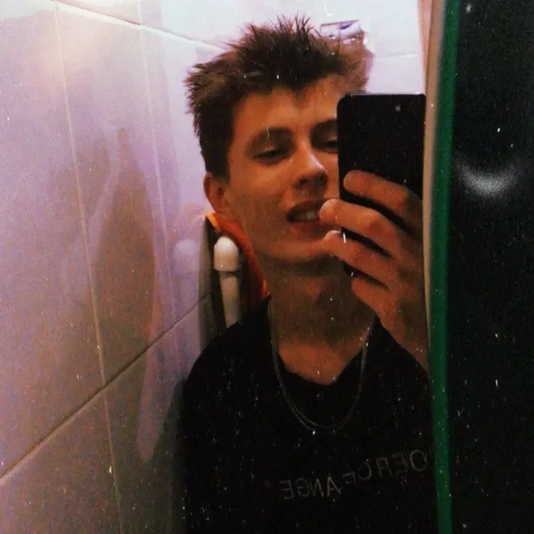 Я Евгений, 22, из Донецка, ищу знакомство для дружбы