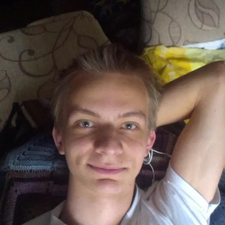 Андрей из Чехова, мне 28, познакомлюсь для секса на одну ночь