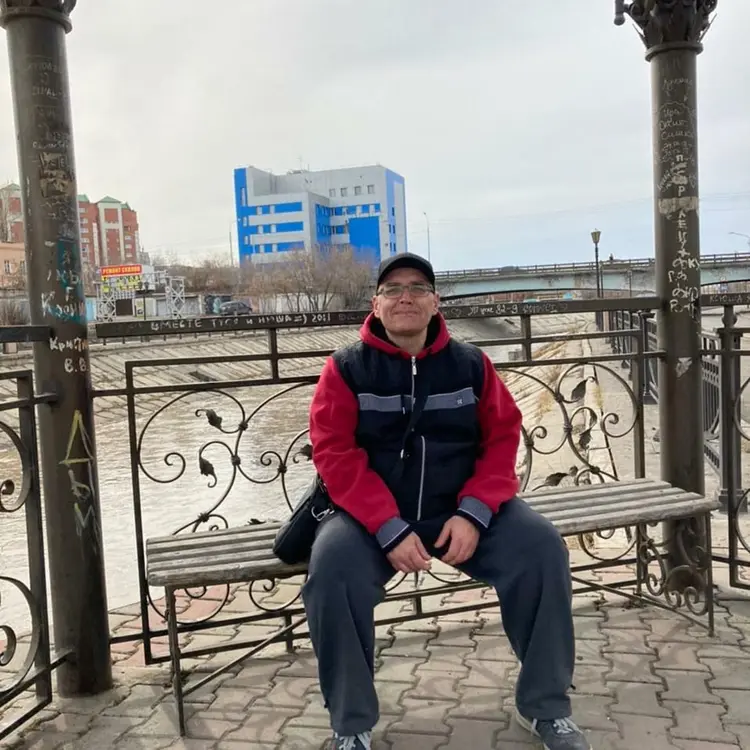 Андрей из Красноярска, мне 46, познакомлюсь для секса на одну ночь
