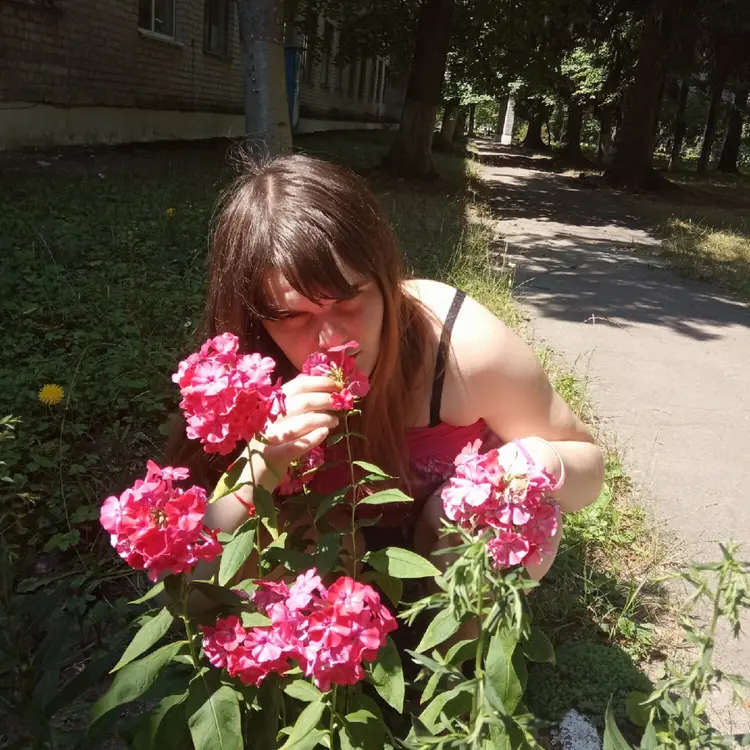 Леся из Киева, ищу на сайте регулярный секс