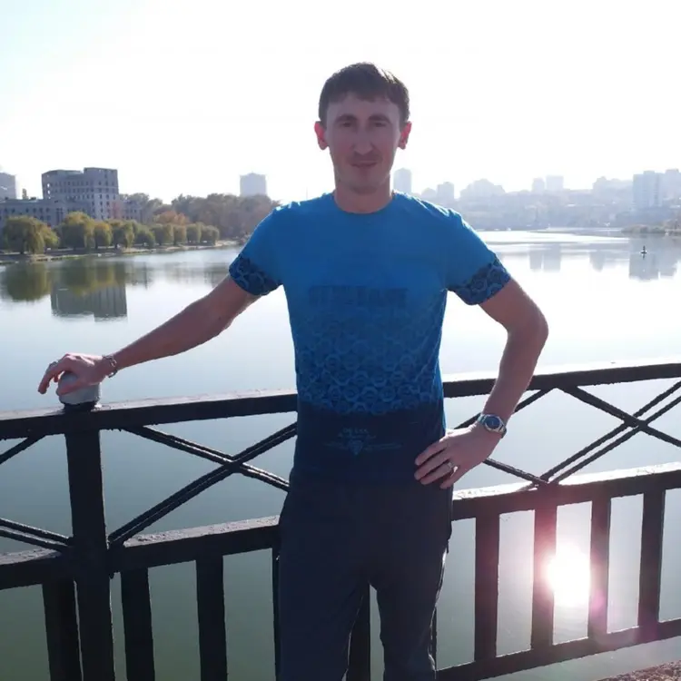 Я Александр, 23, из Харькова, ищу знакомство для общения